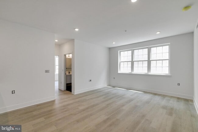 3045 Richmond St, Unit 303 in Philadelphia, PA - Foto de edificio - Building Photo