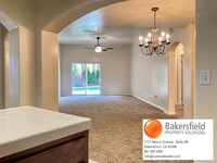 6001 Asti Dr in Bakersfield, CA - Building Photo - Building Photo