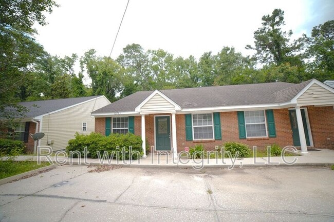 property at 1272 Cross Creek Cir
