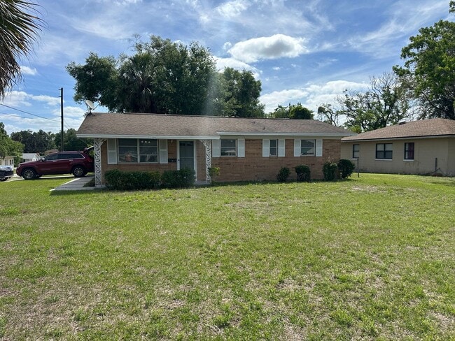 property at 200 S Moss St