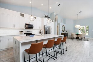 1511 Whispering Oaks Cir in Naples, FL - Building Photo