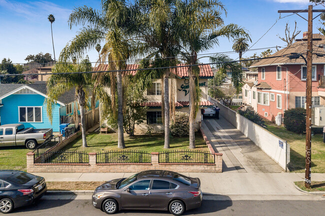 2417 S Budlong Ave in Los Angeles, CA - Building Photo - Building Photo