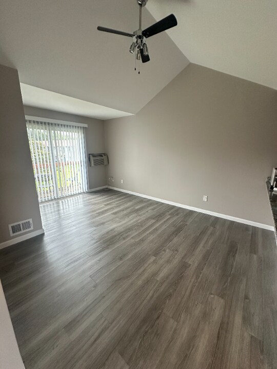 31745 Nardelli Ln in Roseville, MI - Building Photo