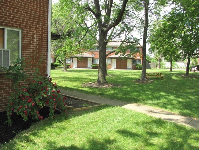 Arborwood Townhomes in Columbus, OH - Foto de edificio - Building Photo