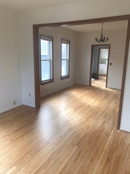 712 6th St NE, Unit Lower unit in Minneapolis, MN - Building Photo