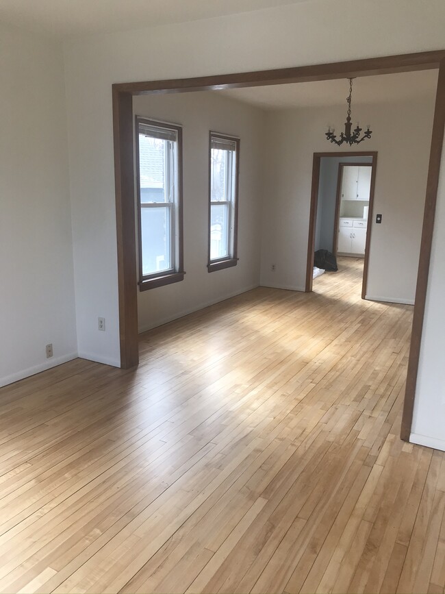 712 6th St NE, Unit Lower unit in Minneapolis, MN - Building Photo - Building Photo