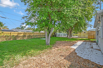 1214 S D St in Lake Worth, FL - Building Photo - Building Photo