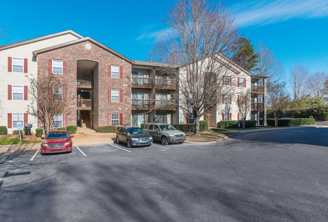 Crossroads Station in Charlotte, NC - Foto de edificio