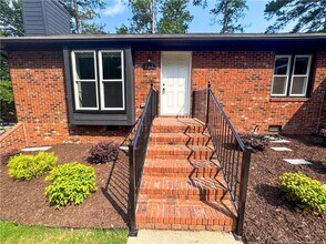 531 Coronation Dr in Fayetteville, NC - Foto de edificio - Building Photo