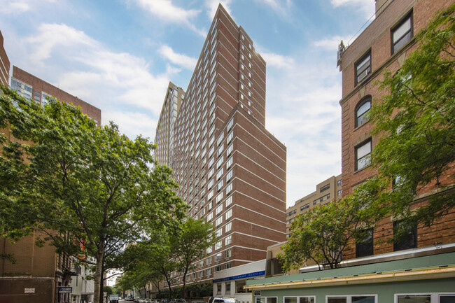 Toulaine Apartments in New York, NY - Foto de edificio - Building Photo