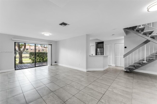 10450 SW 154th Ct in Miami, FL - Building Photo - Building Photo