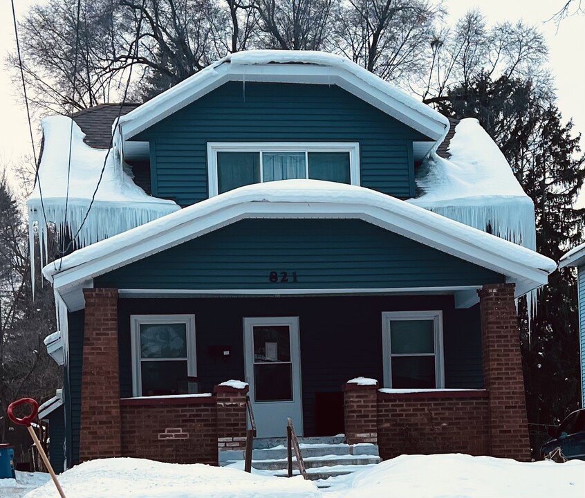 821 Diamond Ave NE in Grand Rapids, MI - Building Photo