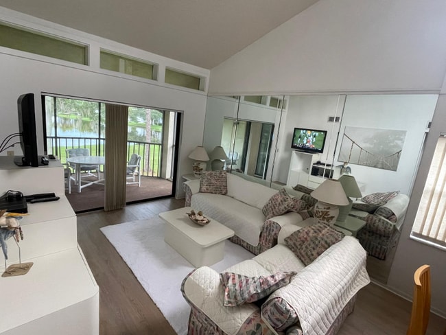 202 Woodlake Wynde in Oldsmar, FL - Building Photo - Building Photo