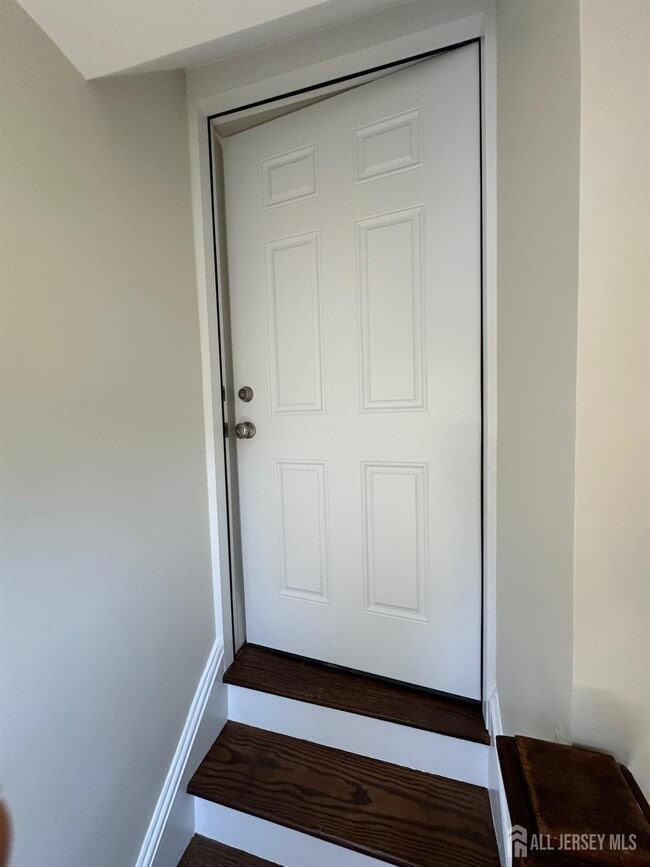 313 Milltown Rd in East Brunswick, NJ - Building Photo - Building Photo
