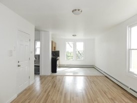 24 Obrien Ct in Bayonne, NJ - Building Photo