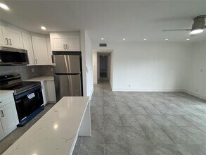 505 S Pine Island Rd in Plantation, FL - Building Photo - Building Photo