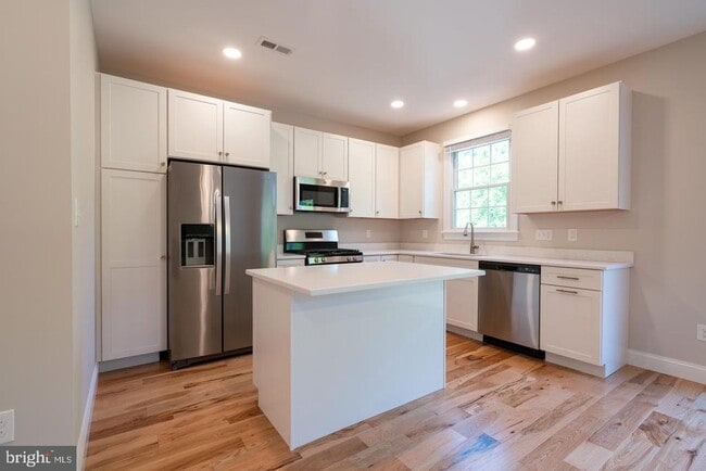 90 Main St in Schwenksville, PA - Building Photo - Building Photo