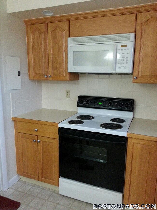 385 Massachusetts Ave in Arlington, MA - Building Photo - Building Photo