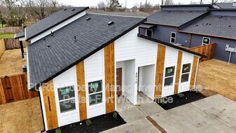 2015 Stuart St in Greenville, TX - Building Photo