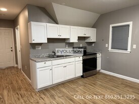 1 Sterling St in Hartford, CT - Building Photo