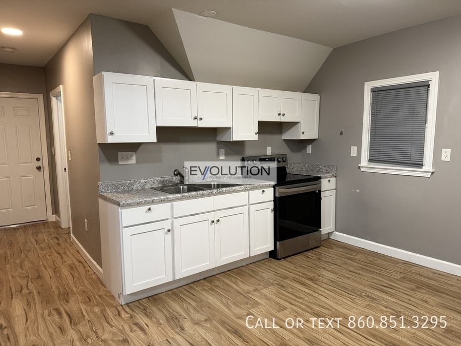 1 Sterling St in Hartford, CT - Building Photo