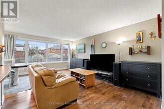 868 Duberry St in Ottawa, ON - Building Photo - Building Photo