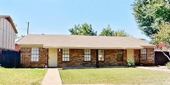 502 E Norwood Cir in Arlington, TX - Building Photo