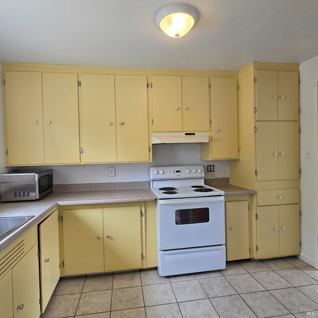 102 Laurel St in Vacaville, CA - Building Photo - Building Photo