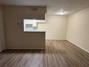 101 E Hospital Dr in Angleton, TX - Building Photo - Building Photo