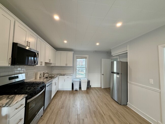 56 Lincoln Rd in Newton, MA - Building Photo - Building Photo