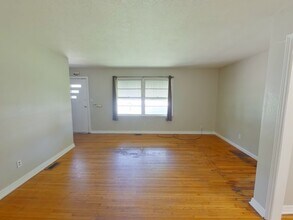 1517 N Piatt Ave in Wichita, KS - Foto de edificio - Building Photo