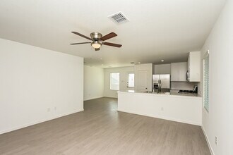 10721 Revolver Dr in Fort Worth, TX - Building Photo - Building Photo