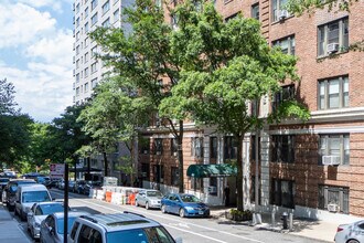 321 W 78th St in New York, NY - Building Photo - Building Photo