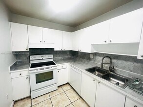 8261 NW 8th St in Miami, FL - Building Photo - Building Photo