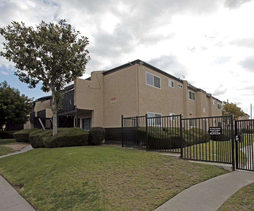 Westpark Place in Westminster, CA - Foto de edificio