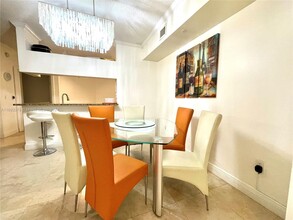 17100 N Bay Rd, Unit 1118 in Sunny Isles Beach, FL - Foto de edificio - Building Photo