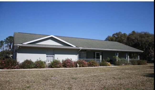 property at 1999 N Cloverdale Terrace