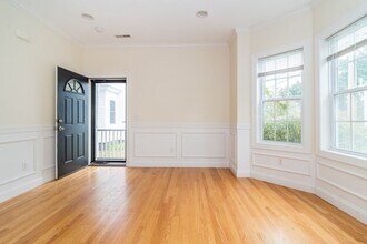 123 Russell St in Waltham, MA - Building Photo - Building Photo