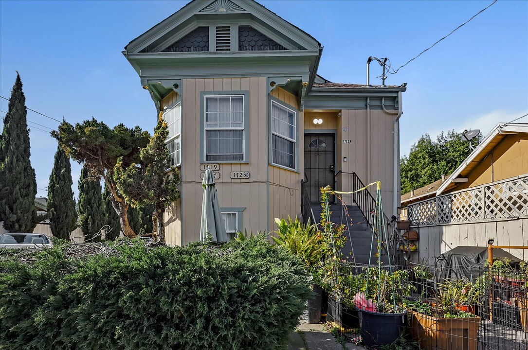 1717-1723 34th Ave in Oakland, CA - Building Photo