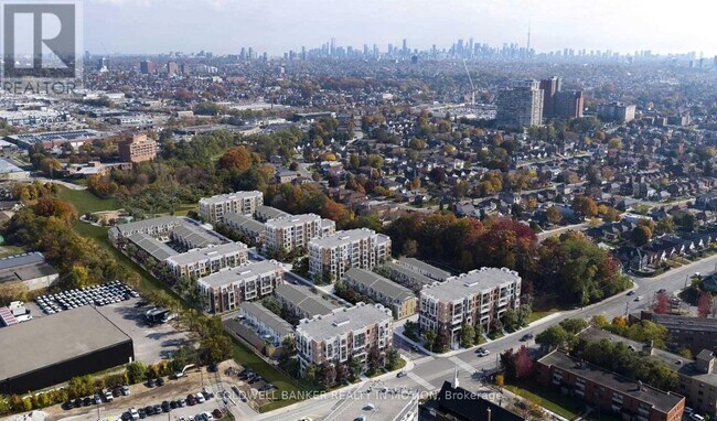 90 Canon Jackson Dr in Toronto, ON - Building Photo - Building Photo
