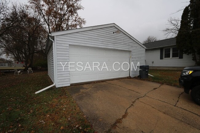 195 Shields St in Burlington, IA - Building Photo - Building Photo