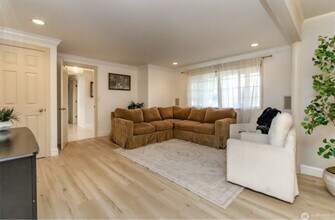 8228 24th St Ct W in Tacoma, WA - Foto de edificio - Building Photo