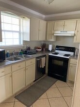 121 Ramon Cardenas Dr, Unit B in Del Rio, TX - Building Photo - Building Photo