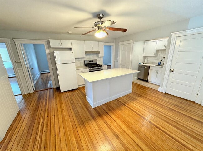 8 Arthur St, Unit 1 in Salem, MA - Building Photo - Building Photo