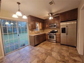 609 Cottonwood St, Unit A in Lockhart, TX - Building Photo - Building Photo