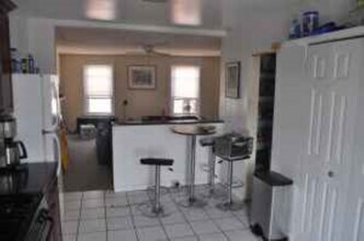 135 Green Ln, Unit 2 in Philadelphia, PA - Foto de edificio - Building Photo
