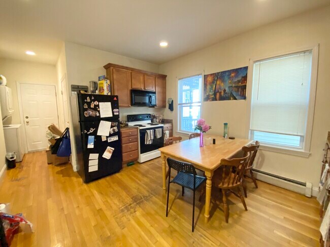 143 Hillside St, Unit 3 in Boston, MA - Foto de edificio - Building Photo