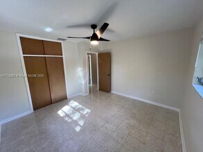 2500 SW 58th Ave in Miami, FL - Building Photo - Building Photo