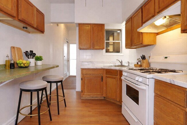 28 Spruce St in Jersey City, NJ - Building Photo - Building Photo