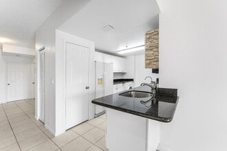 2100 Greenview Shores Blvd, Unit 523 in Wellington, FL - Building Photo - Building Photo